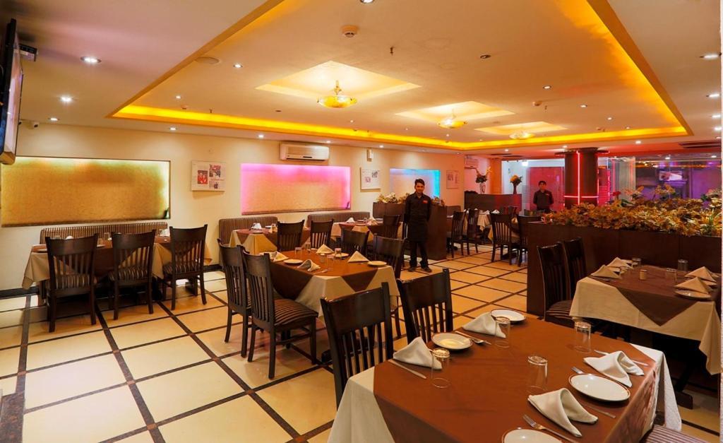 Airport La Sapphire Hotel & Restaurant นิวเดลี ภายนอก รูปภาพ