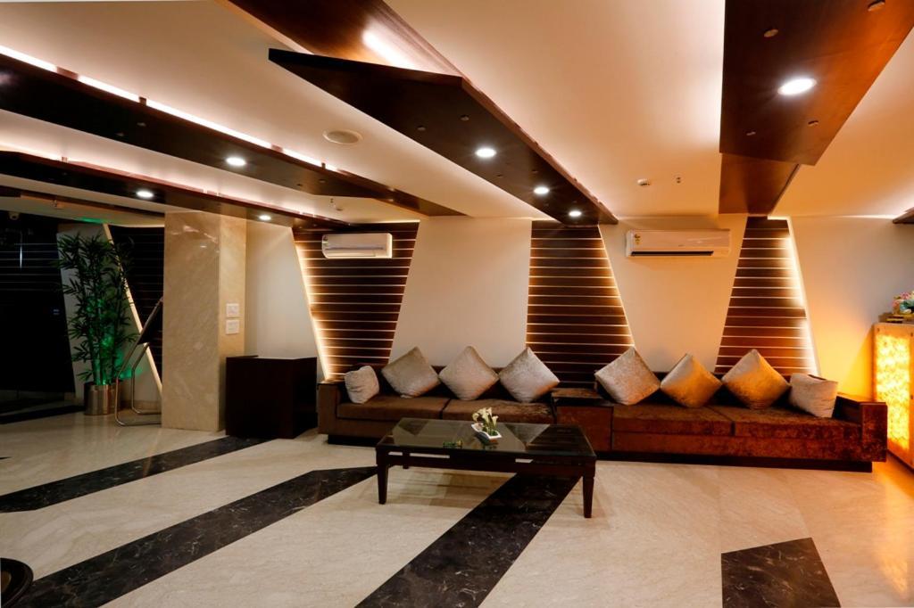Airport La Sapphire Hotel & Restaurant นิวเดลี ภายนอก รูปภาพ
