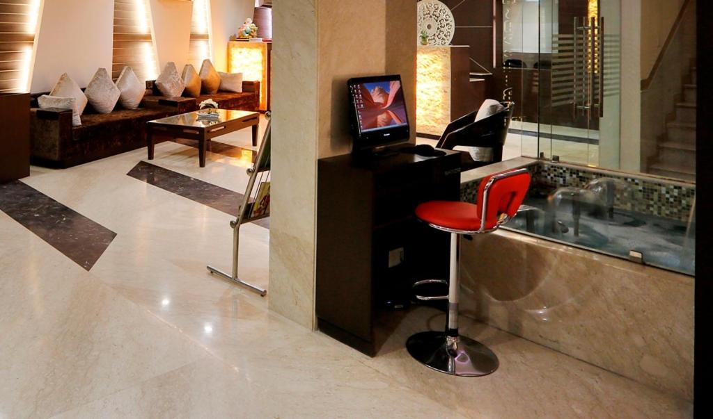 Airport La Sapphire Hotel & Restaurant นิวเดลี ภายนอก รูปภาพ