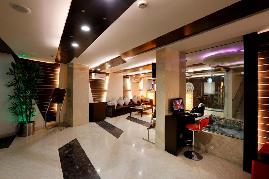 Airport La Sapphire Hotel & Restaurant นิวเดลี ภายนอก รูปภาพ
