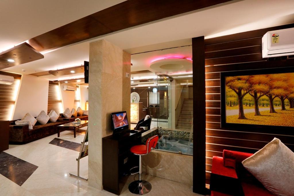 Airport La Sapphire Hotel & Restaurant นิวเดลี ภายนอก รูปภาพ