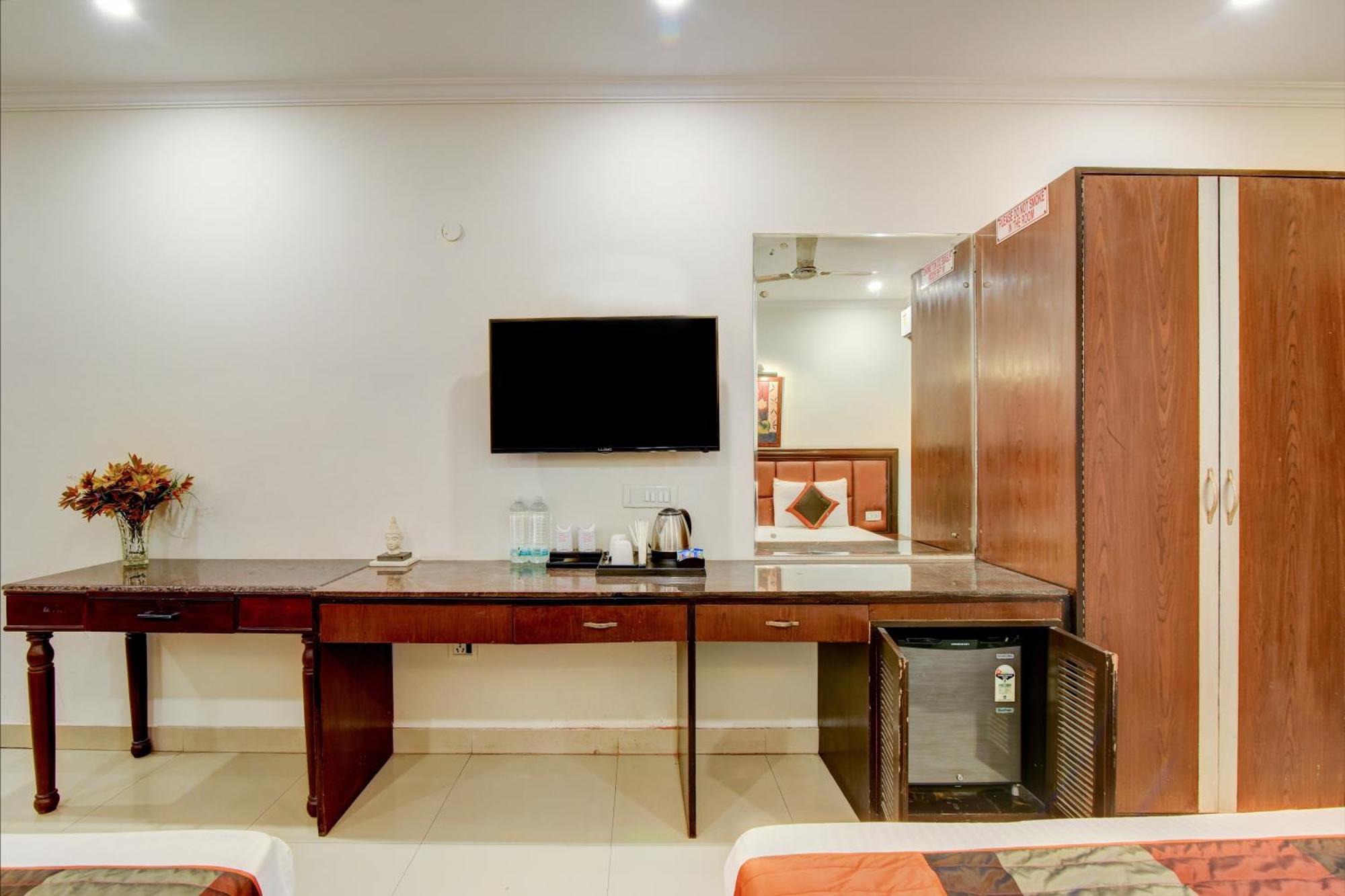 Airport La Sapphire Hotel & Restaurant นิวเดลี ภายนอก รูปภาพ