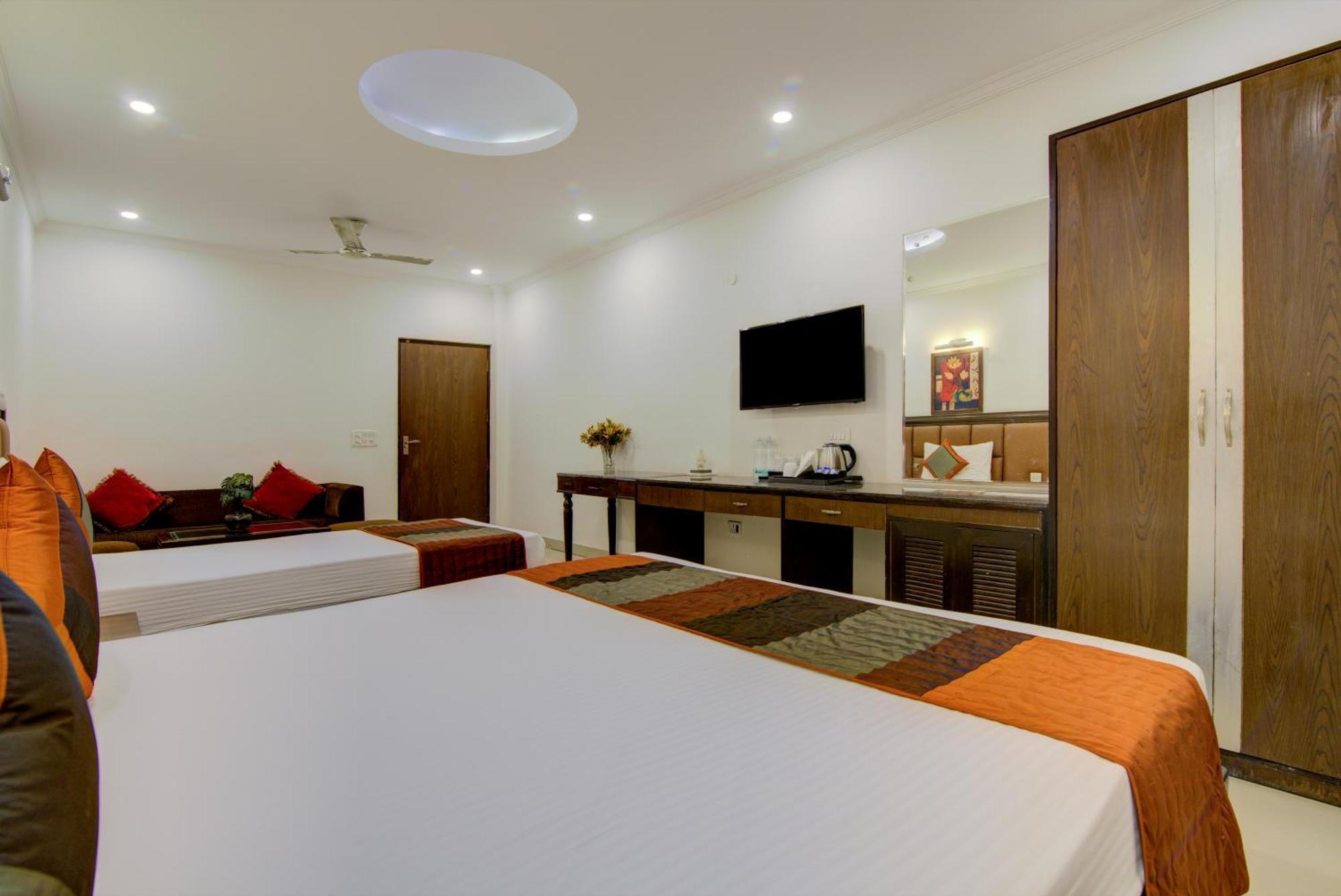 Airport La Sapphire Hotel & Restaurant นิวเดลี ภายนอก รูปภาพ
